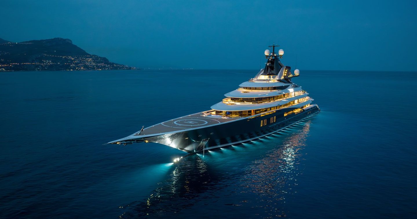 Superyacht Kismet under way