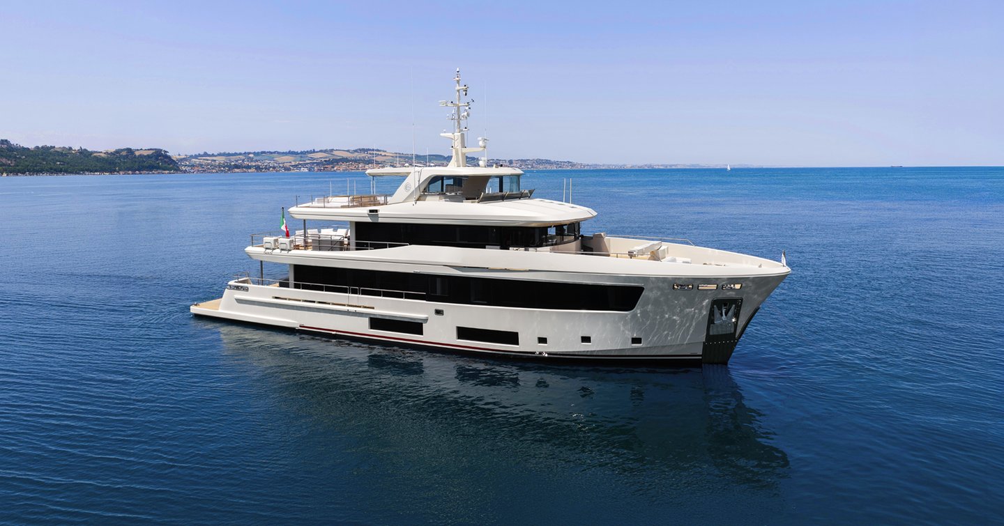 explorer yacht Ammonite 