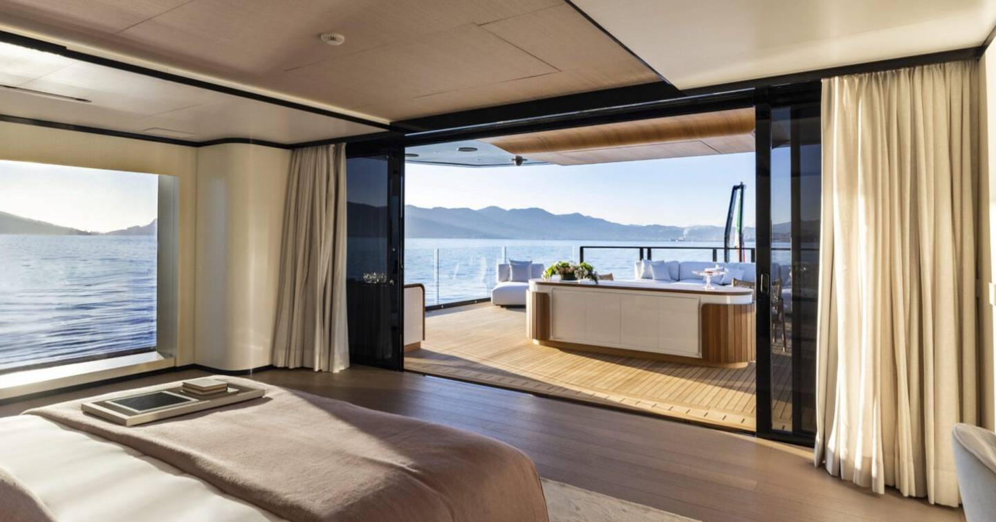 Oceano Mungusta 44 bedroom with glass sliding doors 