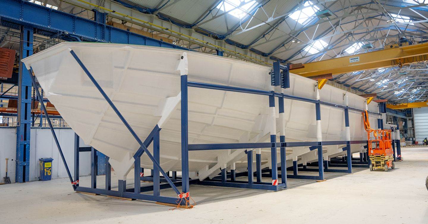 Hull of Pirncess X90 motor yacht 