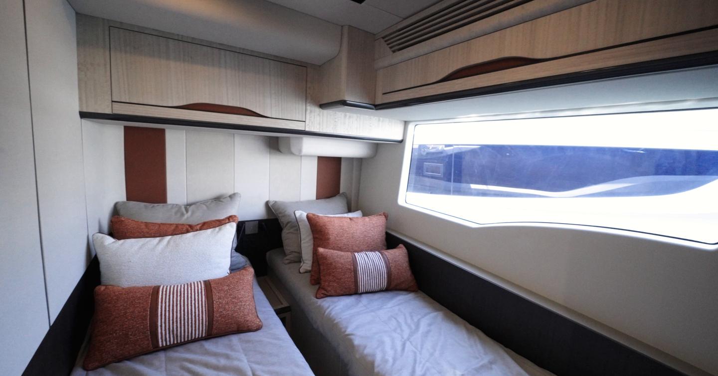Galeon 520 Fly twin cabin with two single beds, hull window and overhead storage lockers