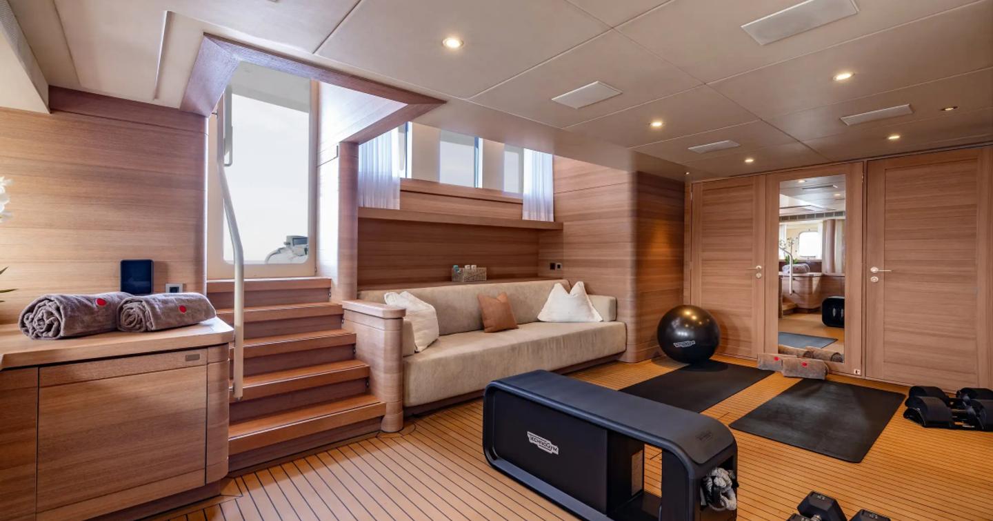 Expedition yacht Bijin indoor gym area 