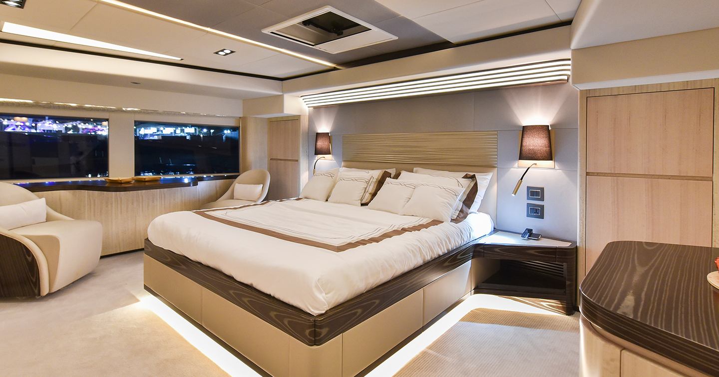 Gulf Craft Majesty 100 Owner's cabin bed window