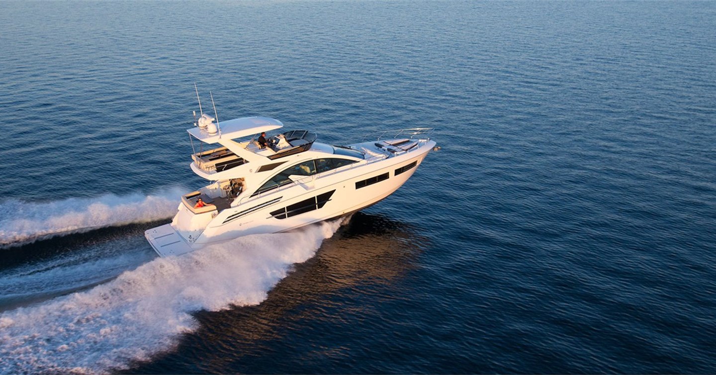 Cruisers Yachts 60 Fly