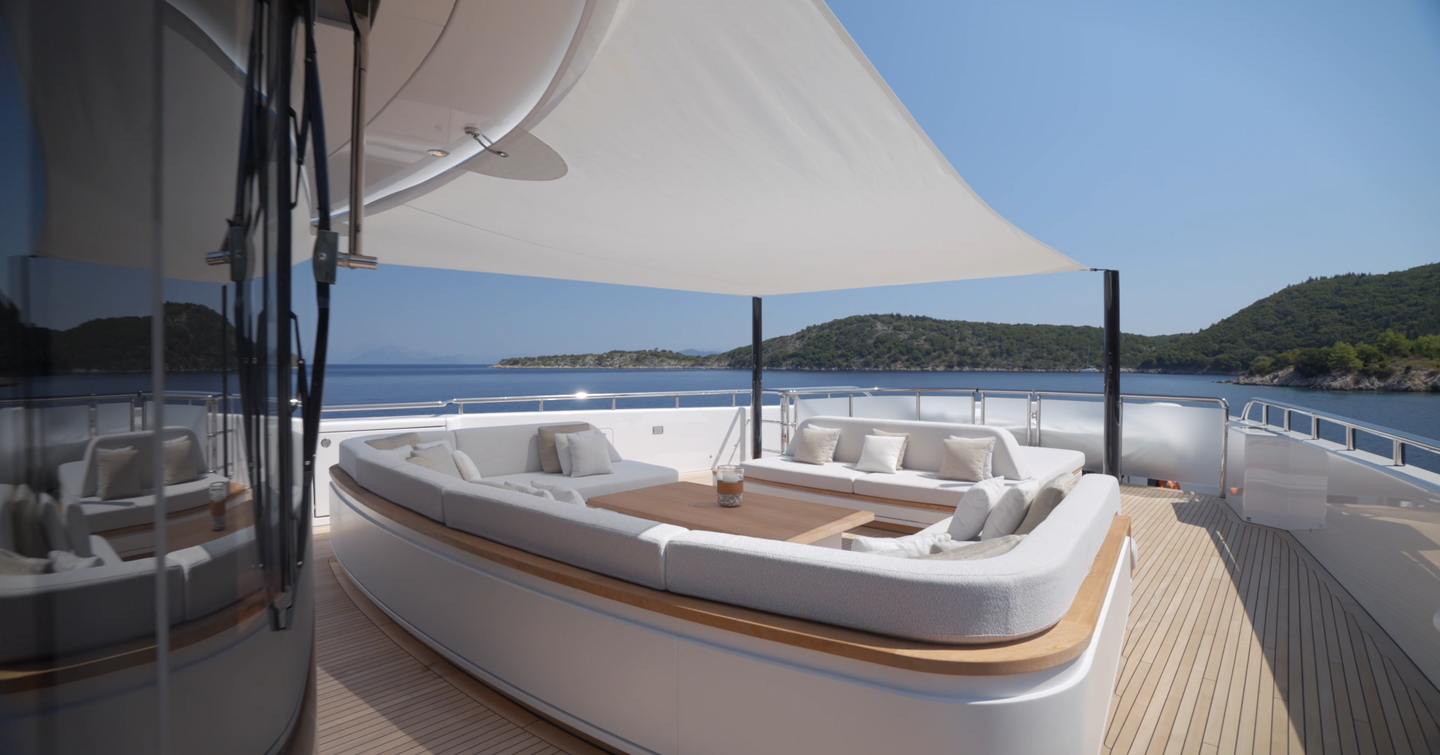 Benetti-B.Now-50M-Oasis-Alunya-foredeck-seating