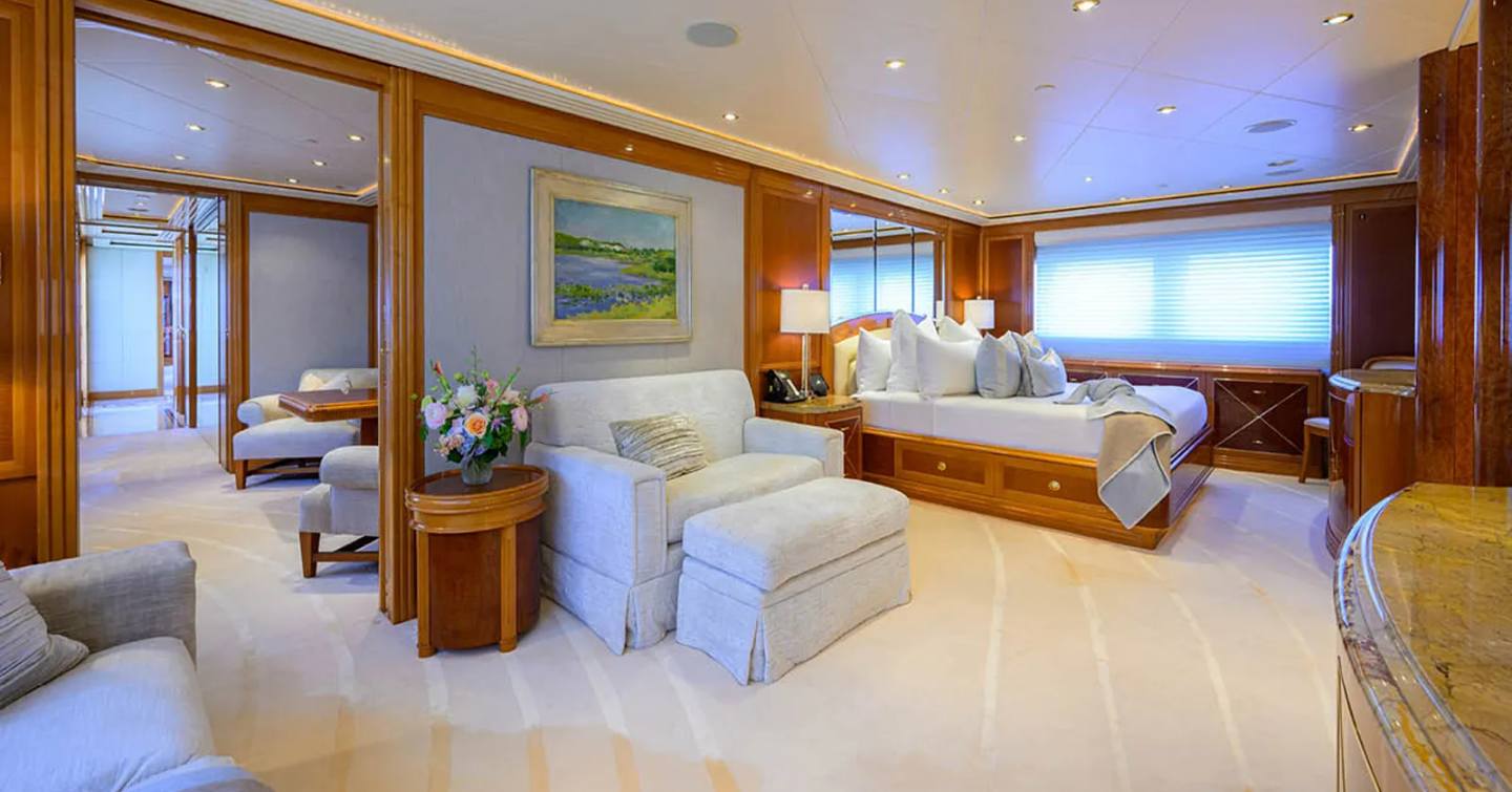 Motor yacht Gigi owners bedroom