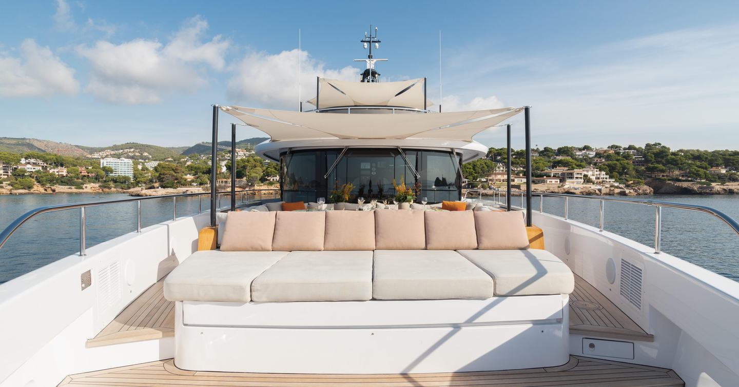  Maverick fore deck with sunpads