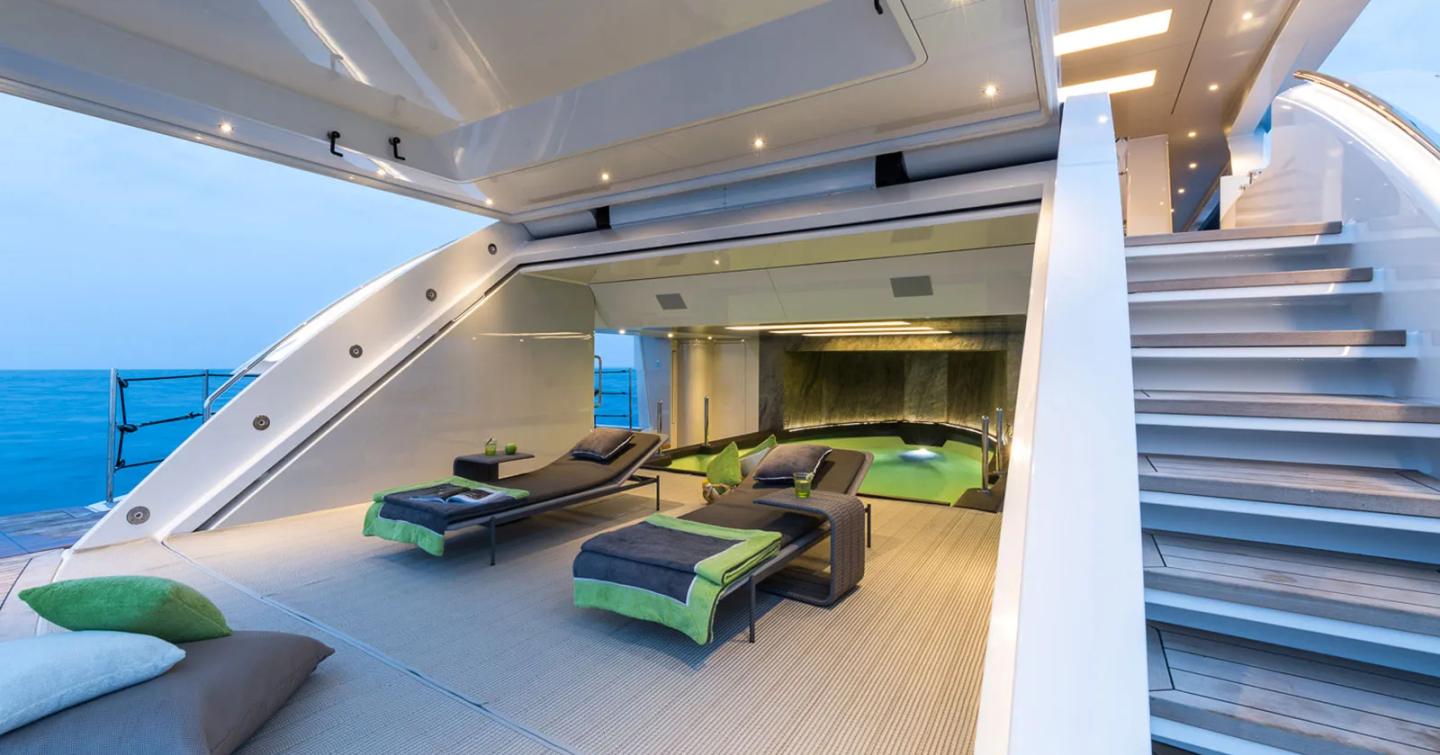 Superyacht Batarli's beach club