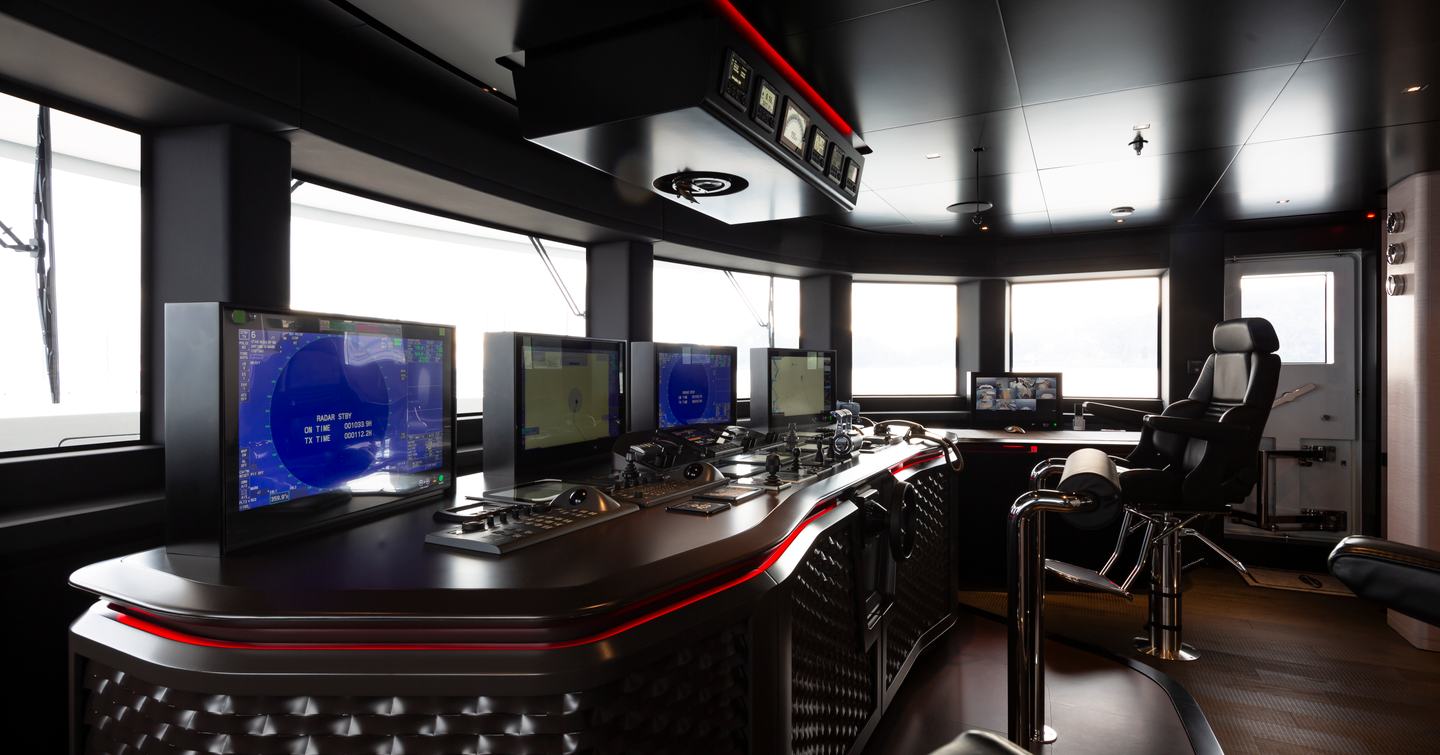 Tankoa-T580-Diamond-Binta-Review-wheelhouse-and-bridge-control-station