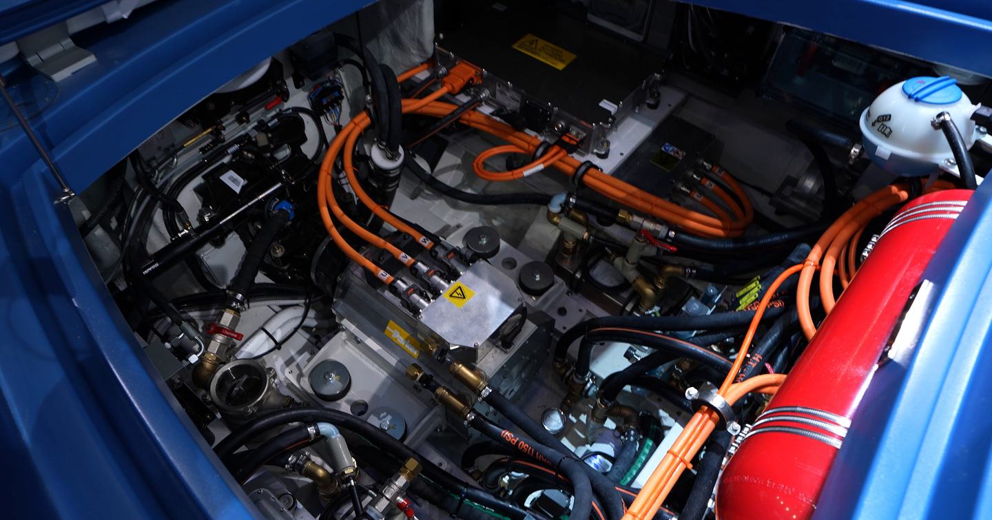 Riva-El-Iseo-Review-engine-space
