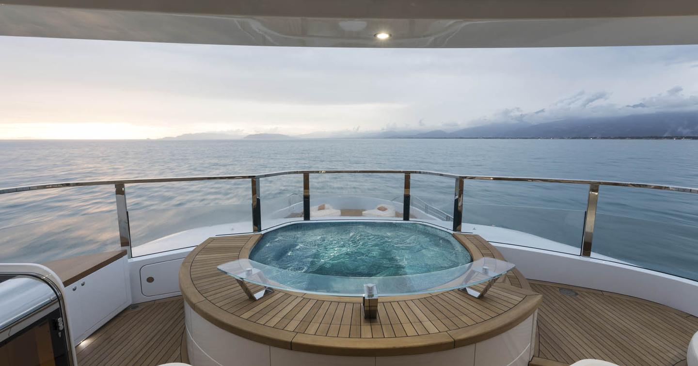 Mangusta Oceano 50 motor yacht sundeck jacuzzi