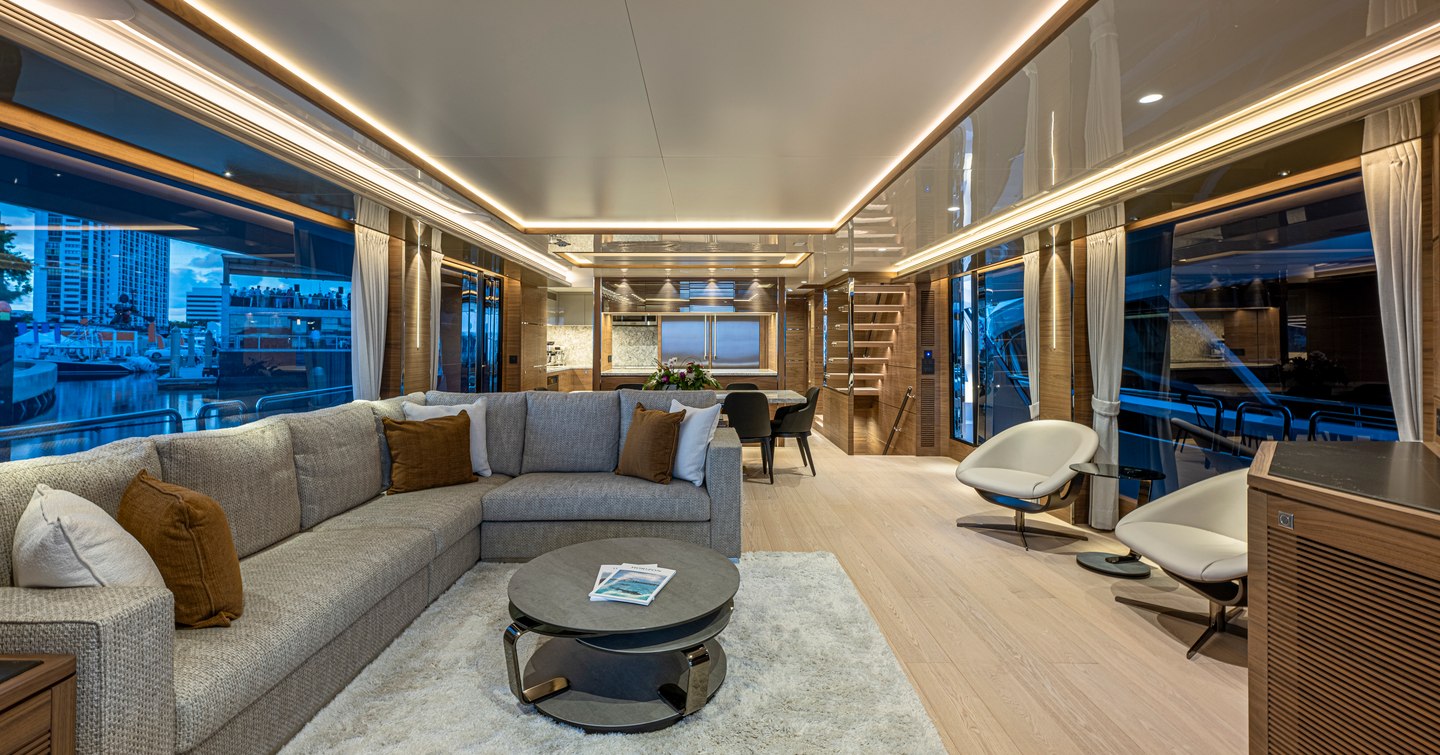 Overview of the main salon onboard superyacht ISSIMO