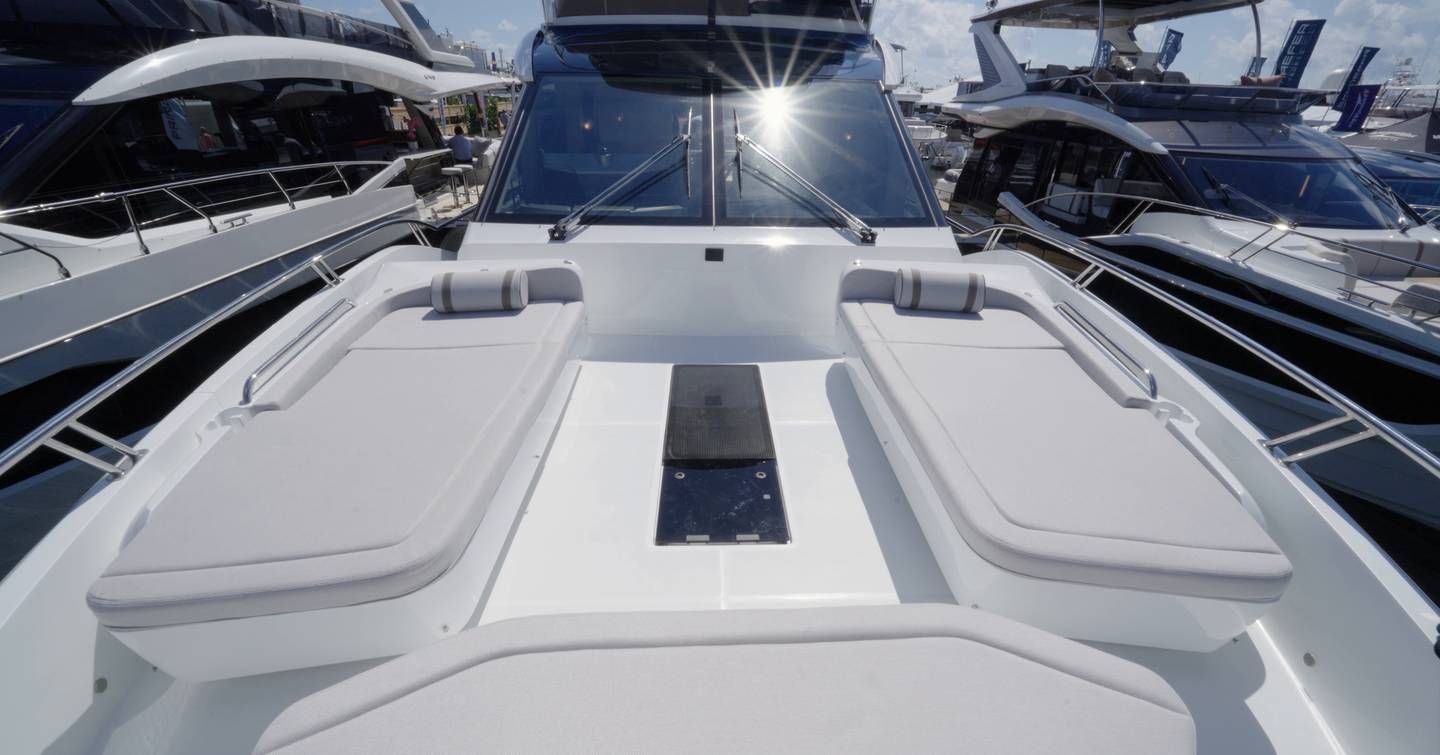 Foredeck sunpad area aboard the Galeon 620 Fly with twin loungers and recessed central walkway.