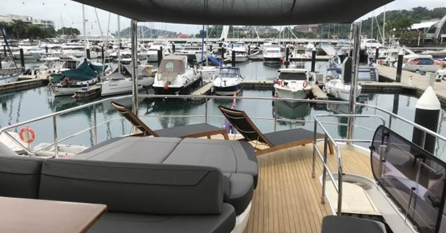 Motor Yacht Andaman Princess flybridge