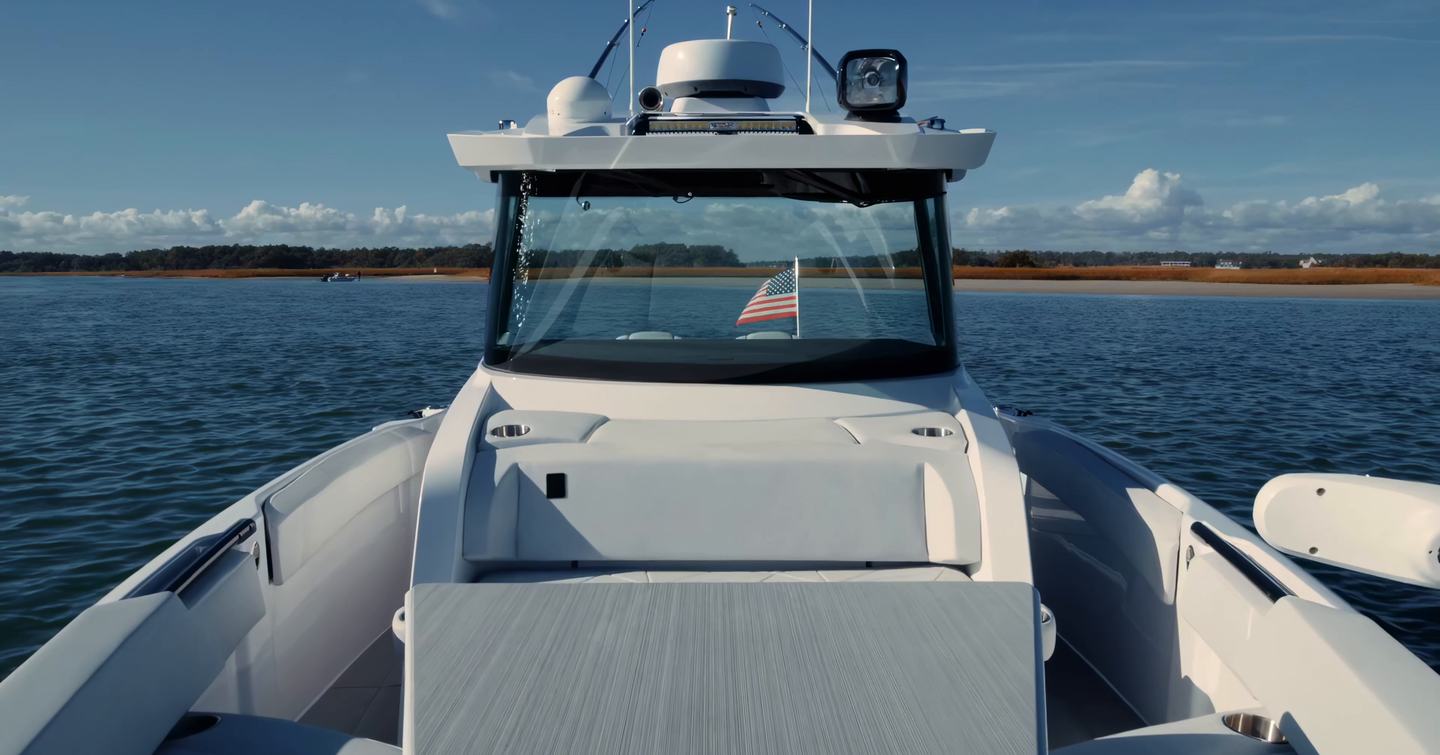Axopar-29-CCX-Review-foredeck-pilothouse