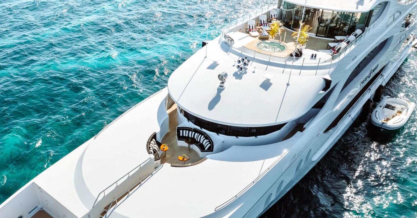 Aerial view of Superyacht Elis Et Mar foredeck with integrated circular seating 