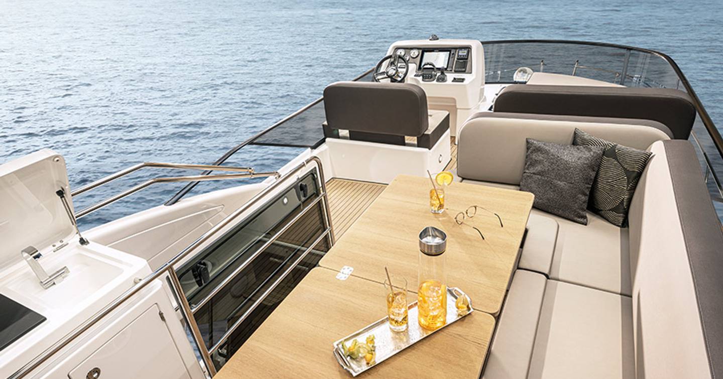 Bavaria-Virtess-420-Fly-flybridge