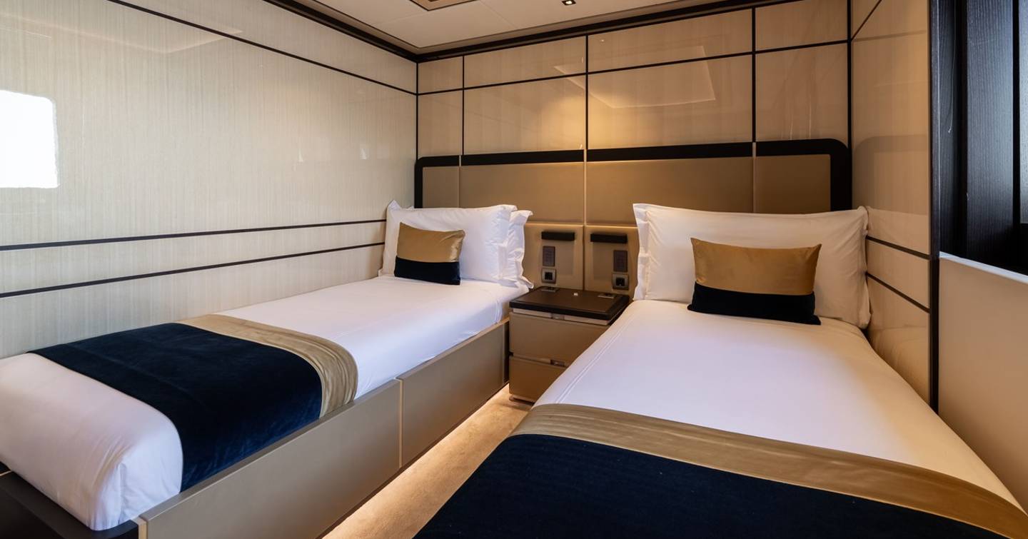 Superyacht Reliance twin cabin 