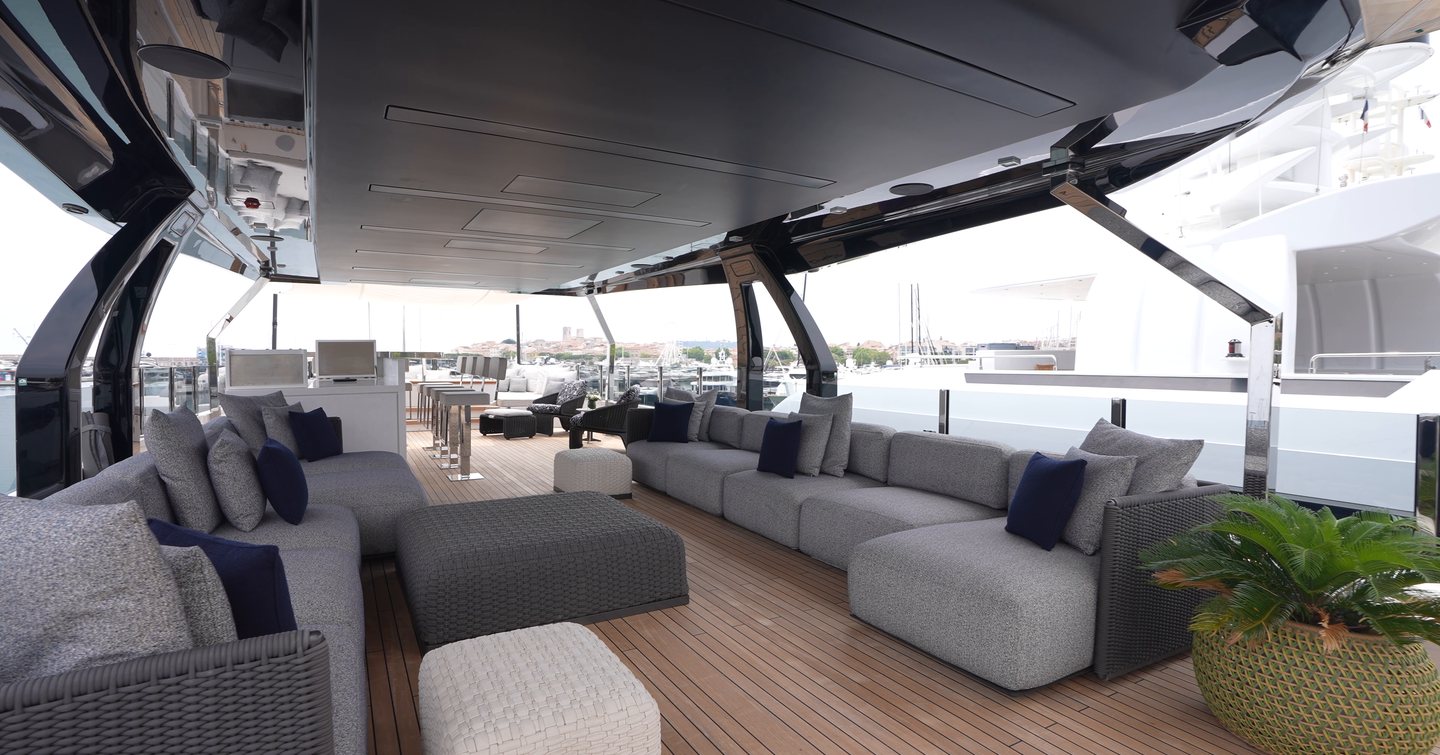 Custom-Line-Navetta-42-Review-sundeck