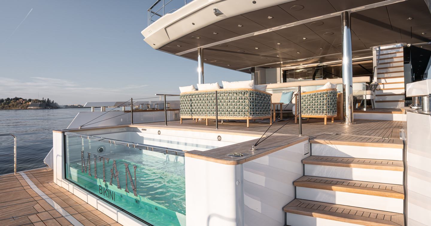 Numarine 40MXP infinity spa pool at the stern with tiered aft deck seating and hydraulic bathing platform