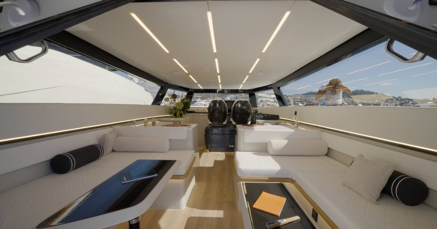 Sunreef-Ultima-55-Review-saloon