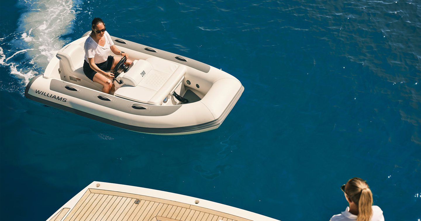 Williams TurboJet 280MX manoeuvring alongside a yacht bathing platform