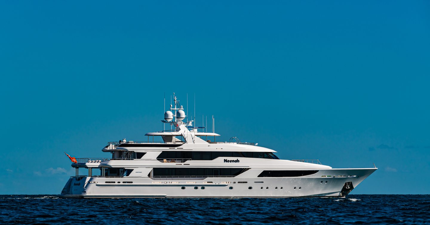 Superyacht Neenah under way