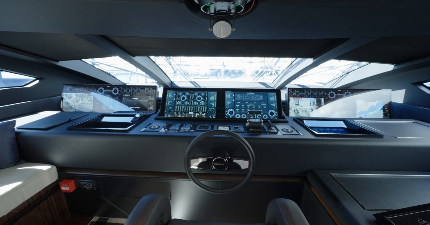 Riva-112-DolceVita-Super-Review-main-helm