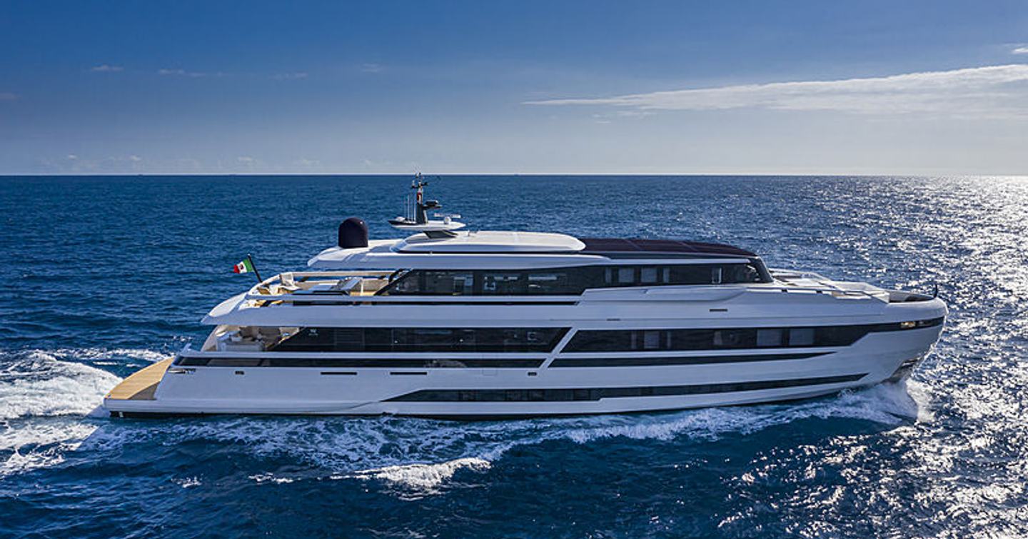 Superyacht L.A.U.L. under way 