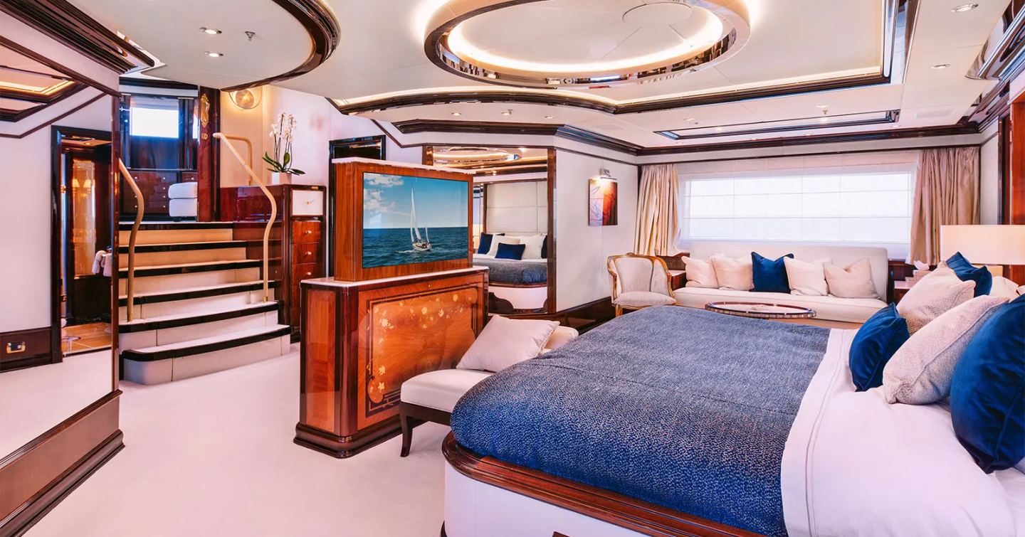 Superyacht Dilara's master cabin