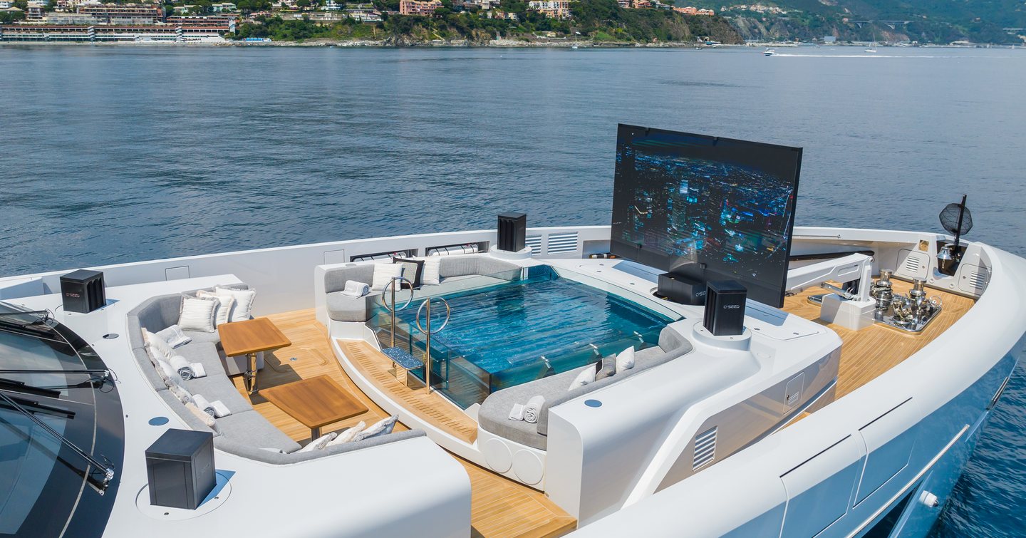 Tankoa-Yachts-S501-Evo-Review-foredeck-cinema