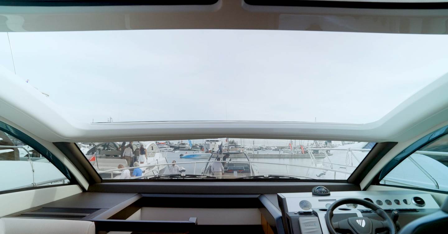 Fairline-Targa-50-GT-helm-view