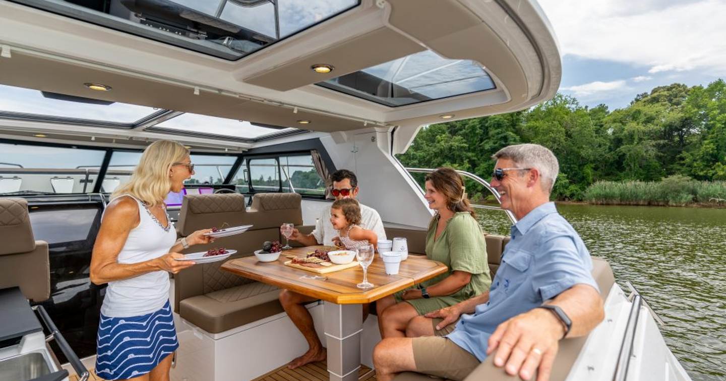 Aquador-300HT-Review-cockpit-lifestyle
