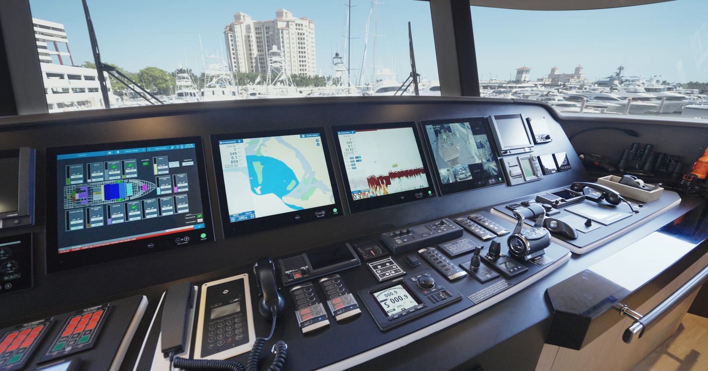 Gulf-Craft-Majesty-140-Review-bridge-dash
