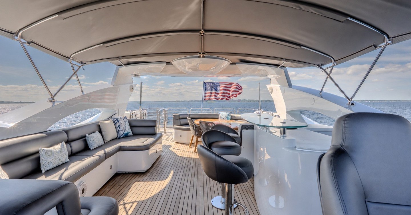 Sunseeker yacht Kefi sundeck with bar 