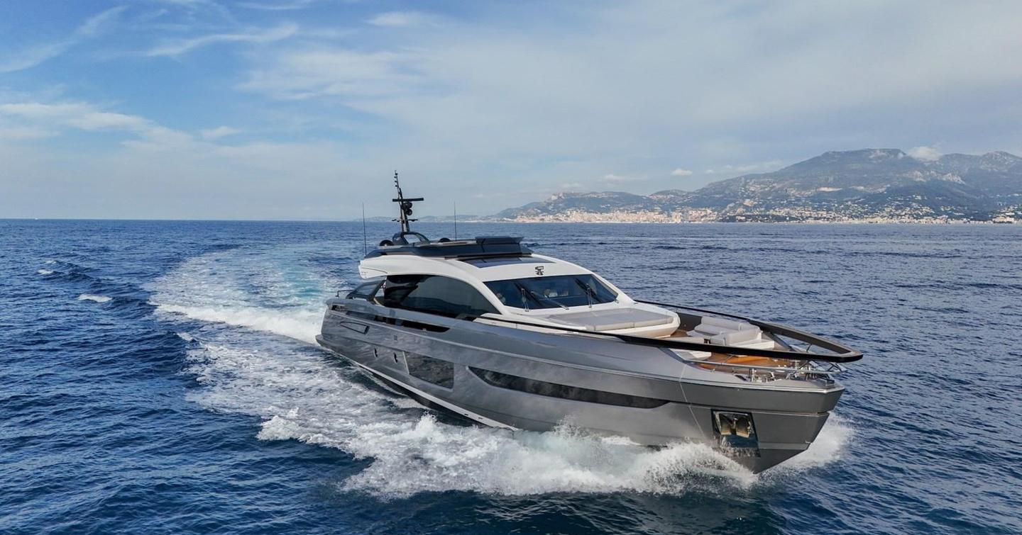 YB at speed underway