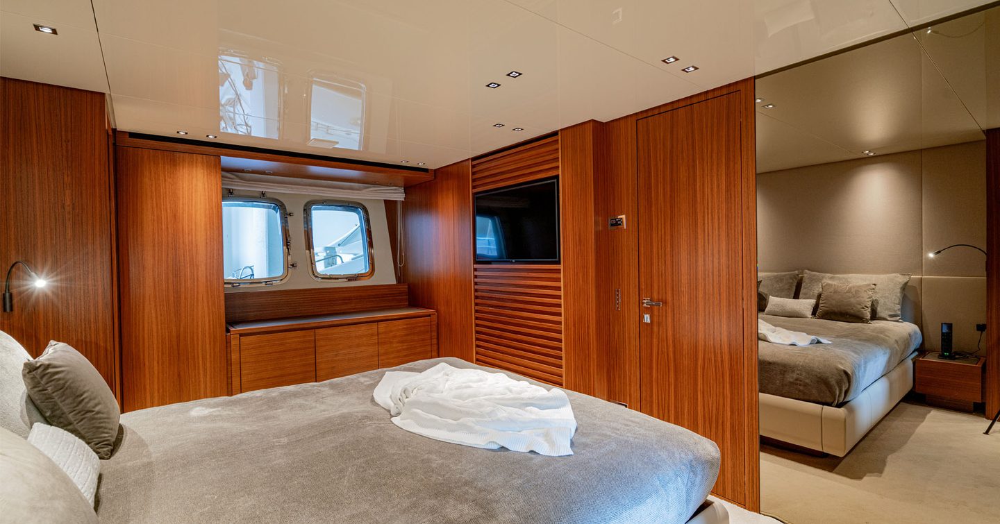 Motor yacht M&M's master bedroom 