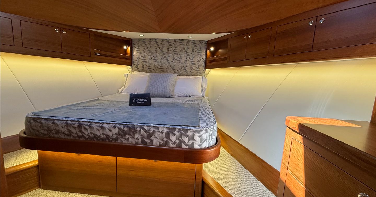 Grand Banks GB62 Flybridge master bedroom