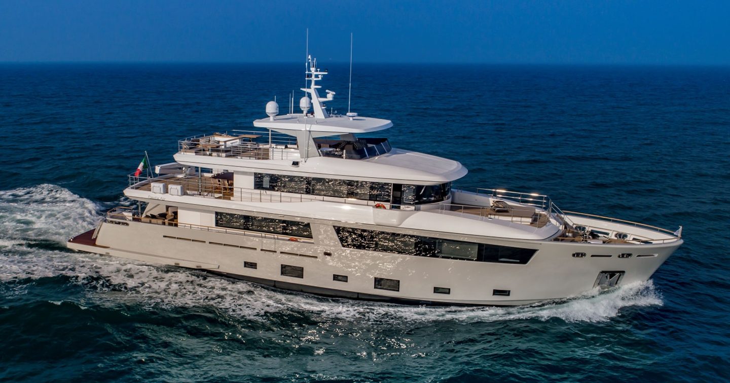 Explorer yacht Sabai under way 