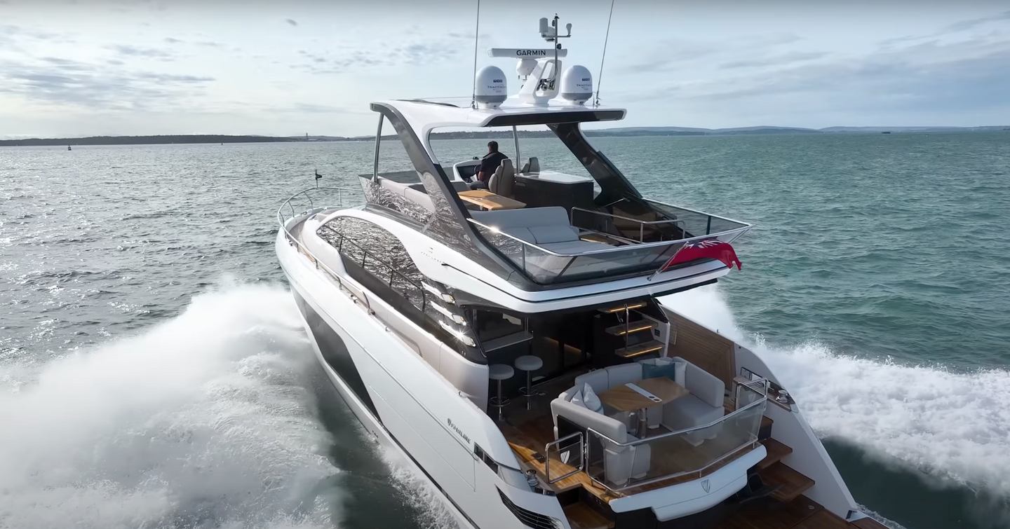 fairline-squadron-58-running