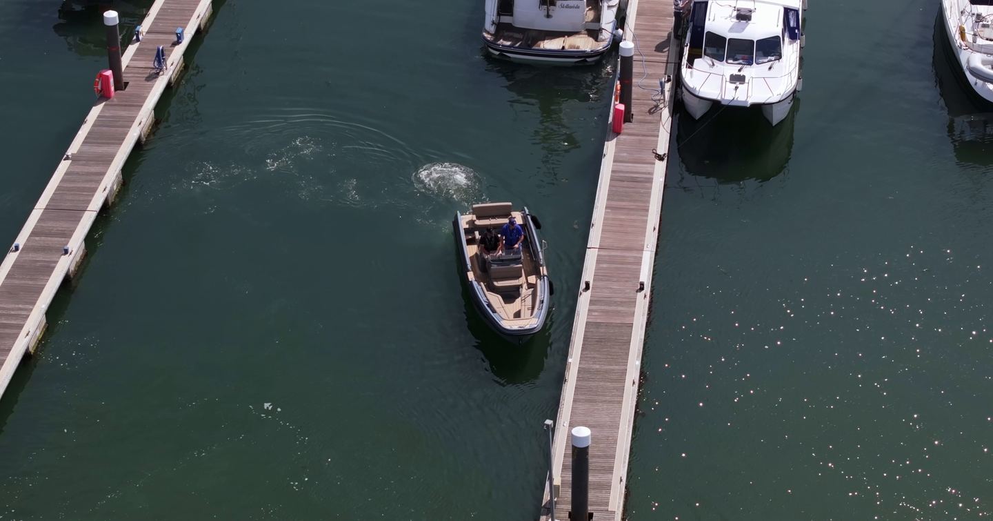 Evene Origin 71 manoeuvring alongside a marina pontoon for guest pickup