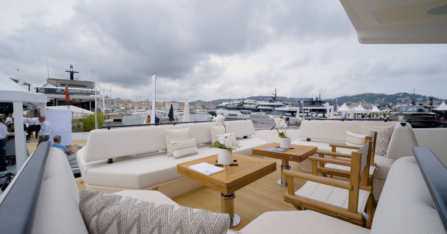 Delta-Powerboats-72-Review-cockpit-seating