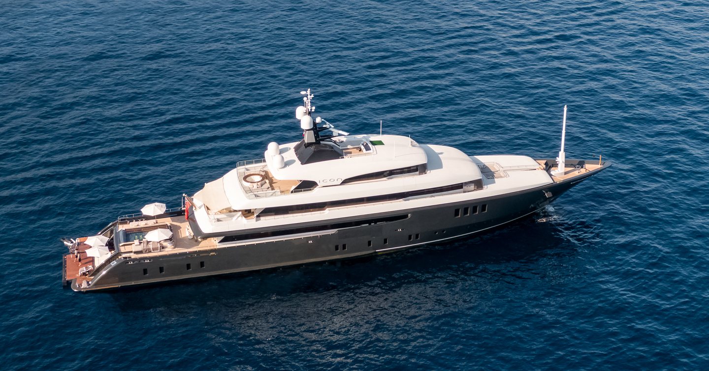 Superyacht Loon at anchor