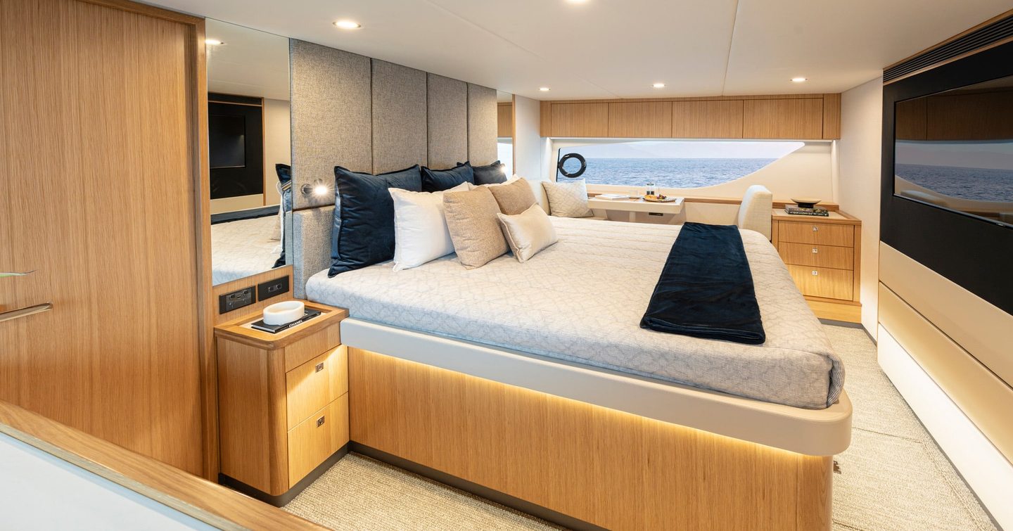 Riviera-58-Sports-Motor-Yacht-Owner-cabin-overview