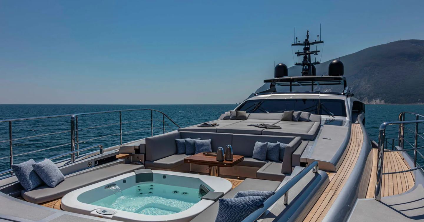 Jacuzzi on foredeck of pershing 140