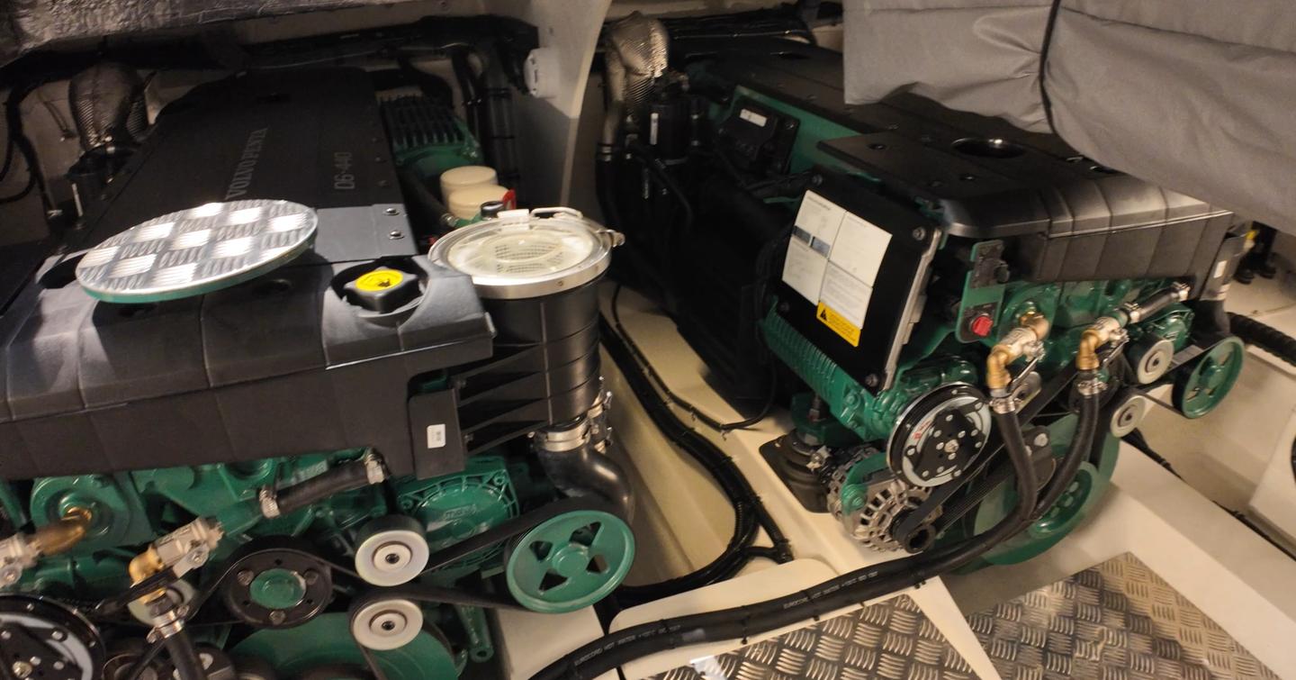 Marex-440-Scandinavia-Review-engines