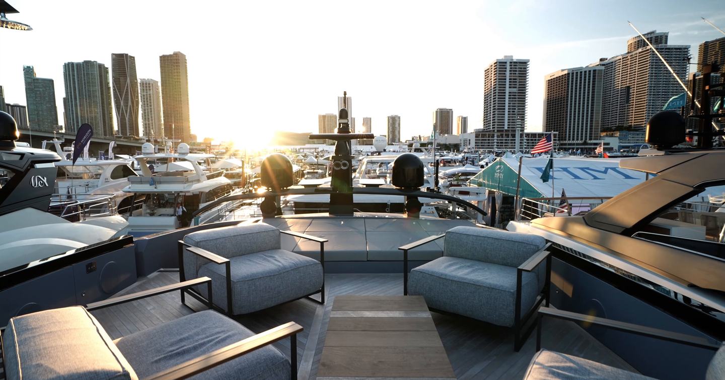 AB-120-Review-sundeck-aft