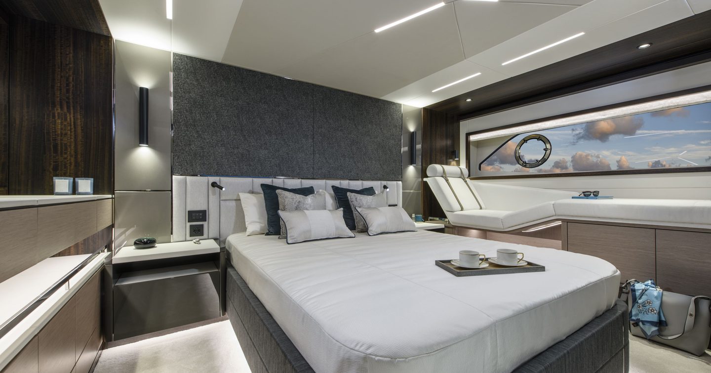 Sunseeker Manhattan 68 cabin