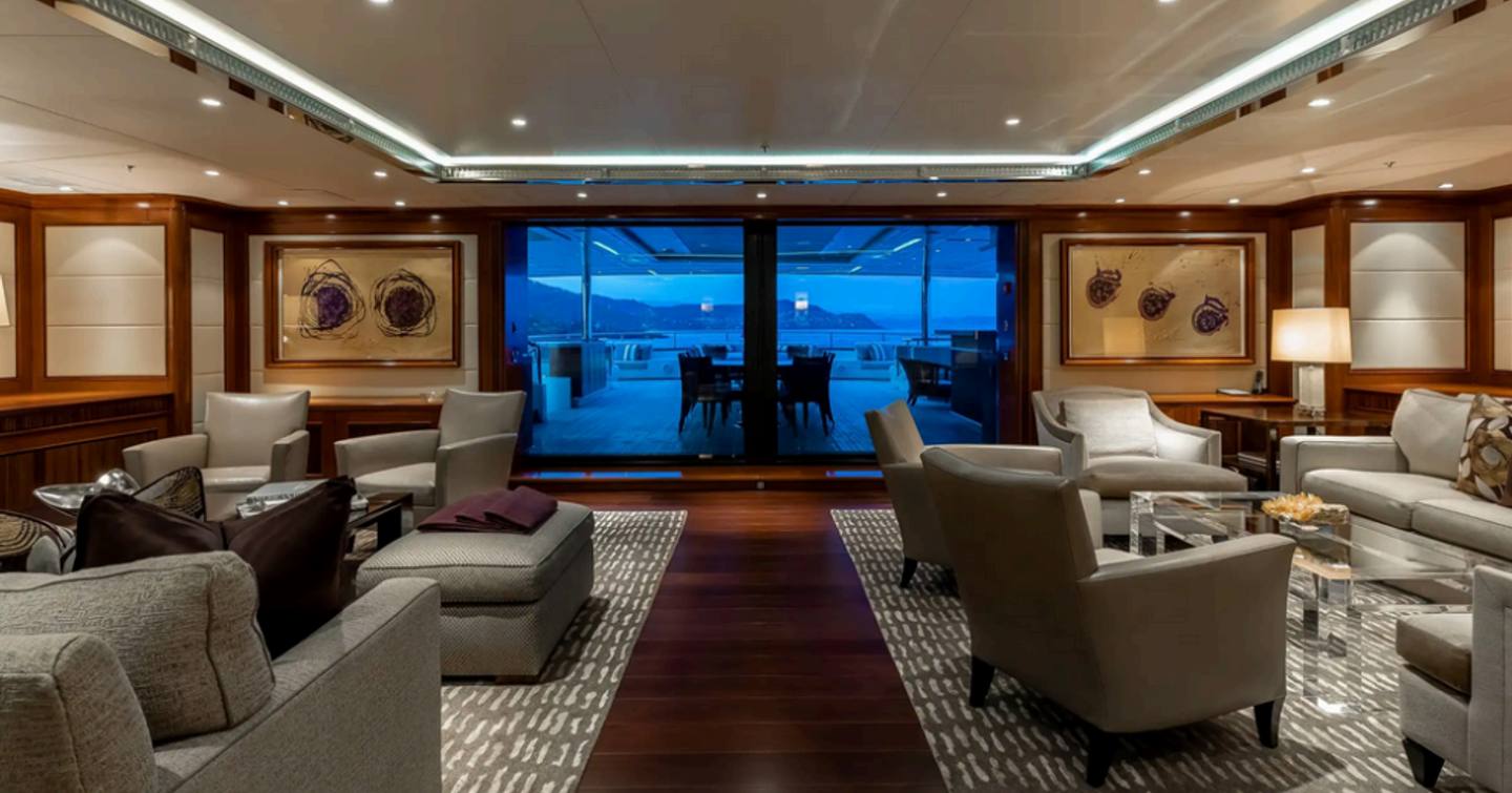 Superyacht Seanna's  skylounge with glass sliding doors