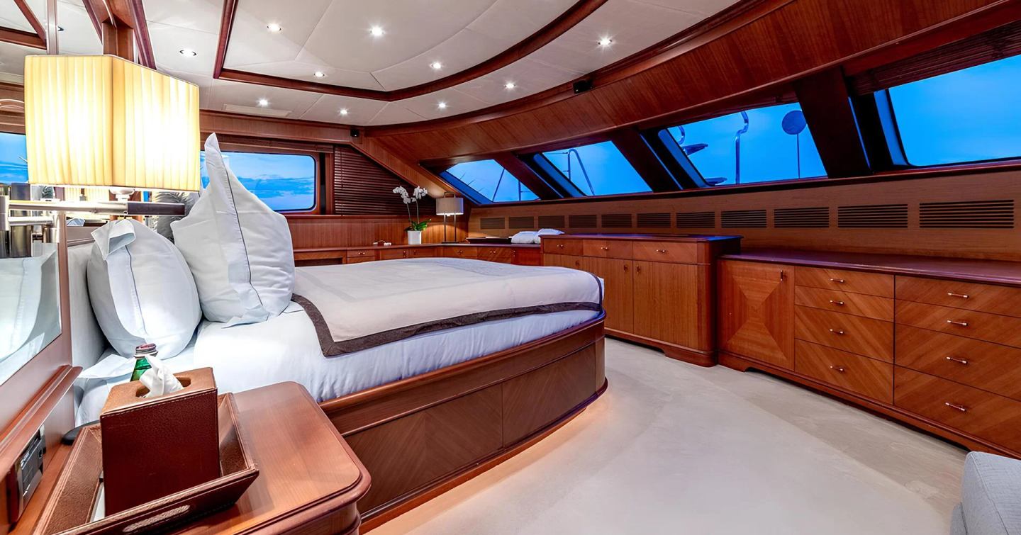 Superyacht Sea BlueZ master cabin 